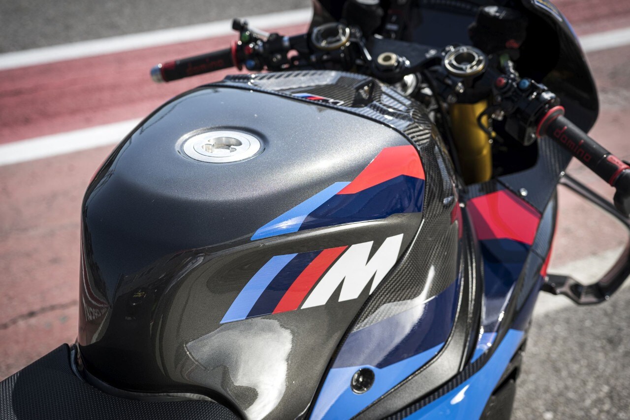 DueruoteTG #238 - Abbiamo guidato in pista la BMW che corre in SBK! 